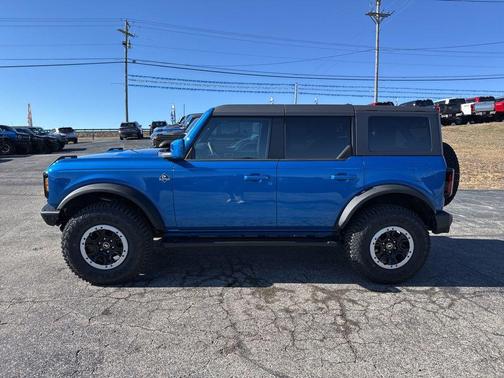 VELOCITY BLUE METALLIC 2024 Ford Bronco Outer Banks