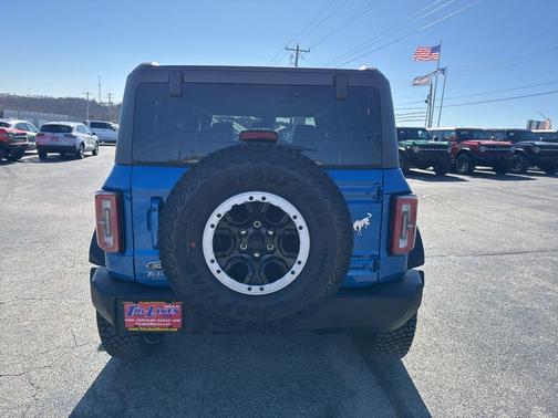 VELOCITY BLUE METALLIC 2024 Ford Bronco Outer Banks