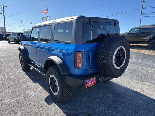 VELOCITY BLUE METALLIC 2024 Ford Bronco Outer Banks