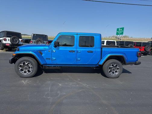 Hydro Blue Pearlcoat 2026 Jeep Gladiator Sahara 4x4