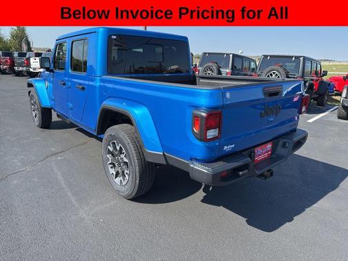 Hydro Blue Pearlcoat 2026 Jeep Gladiator Sahara 4x4