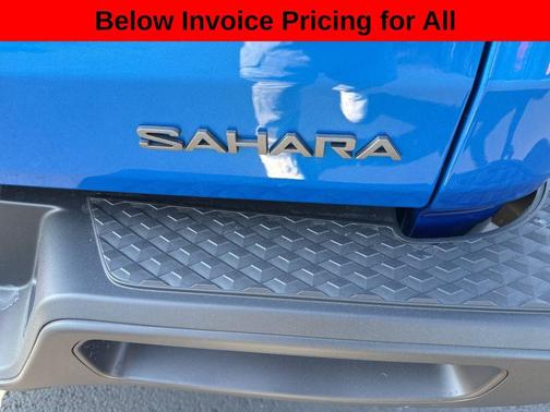 Hydro Blue Pearlcoat 2026 Jeep Gladiator Sahara 4x4