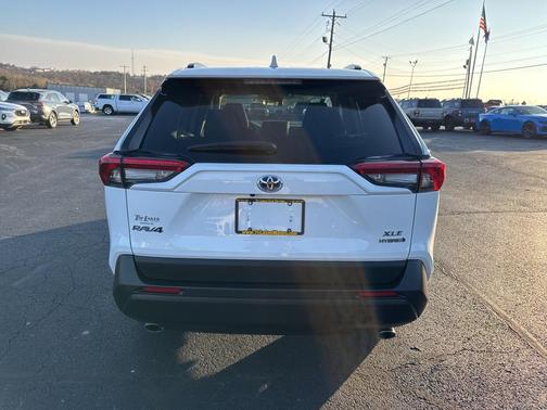2024 Toyota RAV4 Hybrid XLE