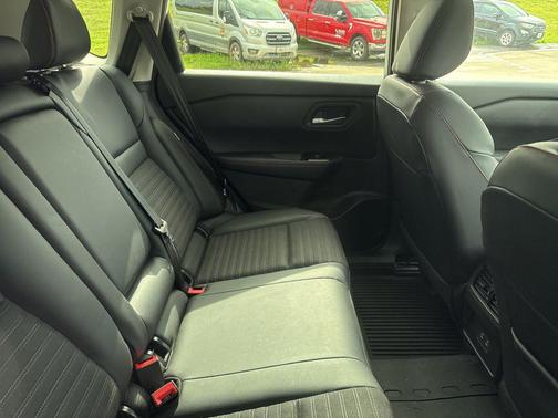 Everest White Pearl 2025 Nissan Rogue Rock Creek