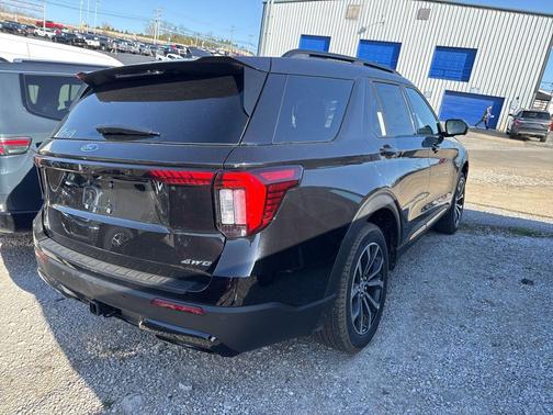 Agate Black Metallic 2026 Ford Explorer ST-Line
