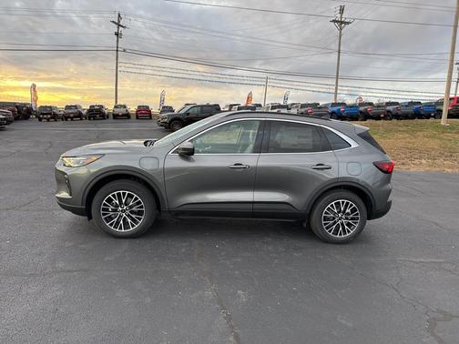 2026 Ford Escape PHEV SE