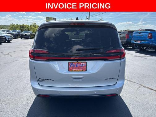 Silver Mist Clearcoat 2026 Chrysler Pacifica Limited