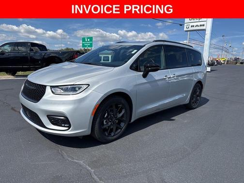 Silver Mist Clearcoat 2026 Chrysler Pacifica Limited