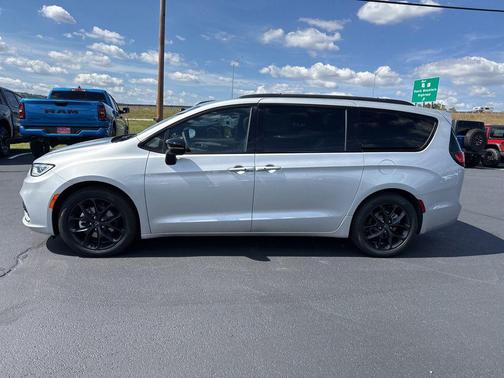 2026 Chrysler Pacifica Limited