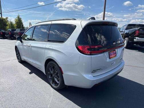 2026 Chrysler Pacifica Limited