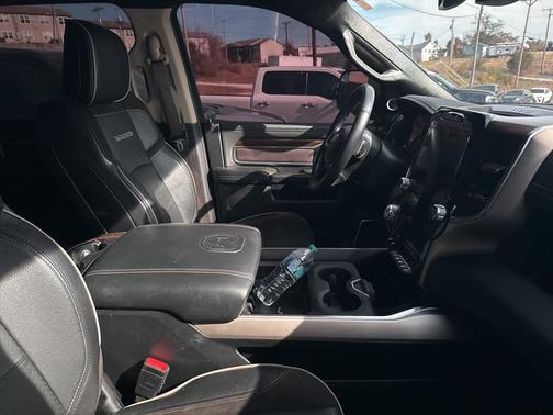 2022 RAM 2500 Laramie Crew Cab 4x4 6'4' Box