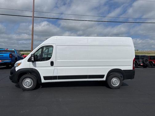 Bright White Clearcoat 2026 RAM ProMaster 2500 Tradesman