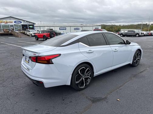 2023 Nissan Altima SR FWD