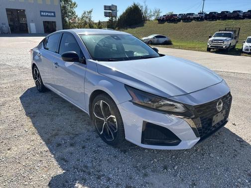 2023 Nissan Altima SR FWD