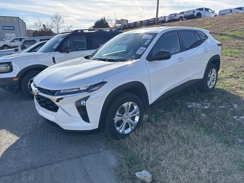 2025 Chevrolet Trax LS