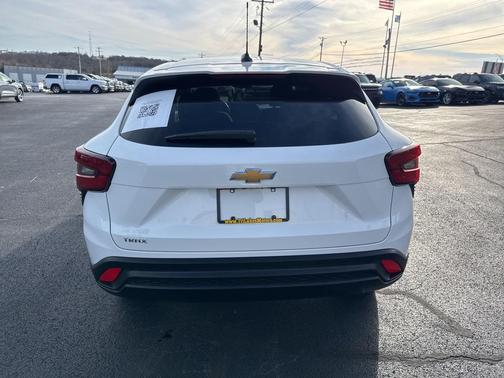 2025 Chevrolet Trax LS