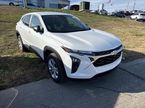 2025 Chevrolet Trax LS