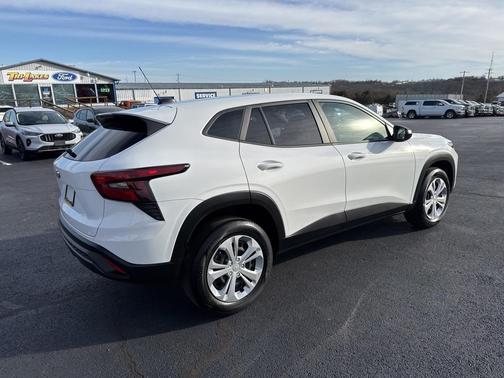 2025 Chevrolet Trax LS