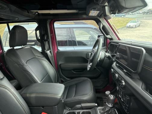 2024 Jeep Wrangler 4-Door Sahara 4x4