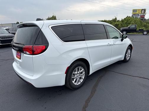 2026 Chrysler Voyager LX