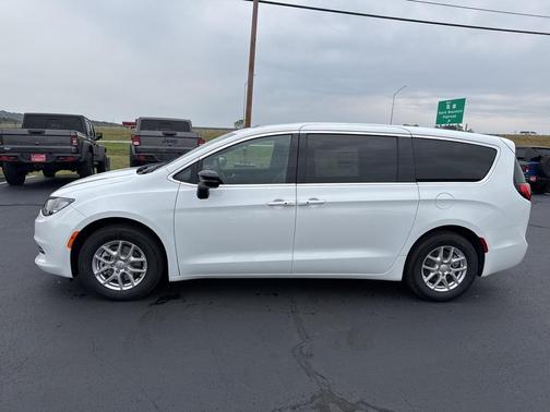 2026 Chrysler Voyager LX