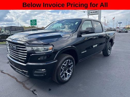Diamond Black Crystal Pearlcoat 2026 RAM 1500 Laramie