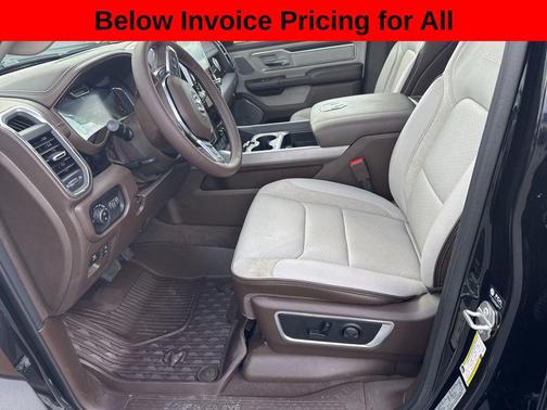 Diamond Black Crystal Pearlcoat 2026 RAM 1500 Laramie