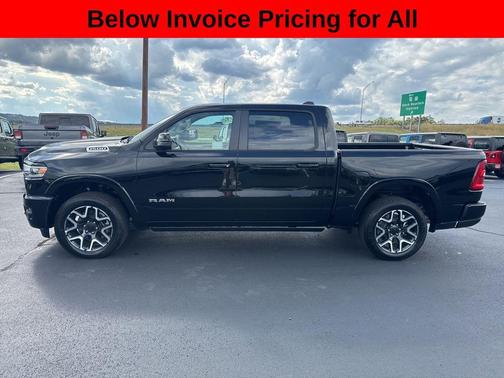 Diamond Black Crystal Pearlcoat 2026 RAM 1500 Laramie