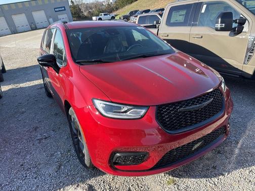 Red Hot Pearlcoat 2026 Chrysler Pacifica L