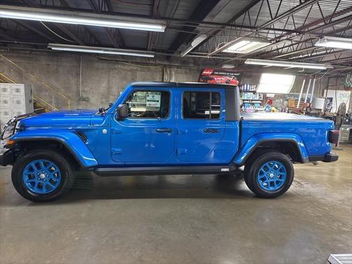2023 Jeep Gladiator Overland