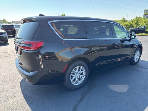 2025 Chrysler Pacifica L