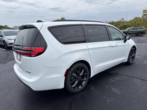 2026 Chrysler Pacifica Limited