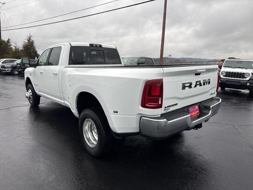 2026 RAM 3500 Laramie Crew Cab 4x4 8' Box