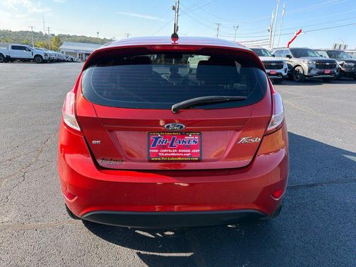 Hot Pepper Red Metallic Tinted Clearcoat 2019 Ford Fiesta SE