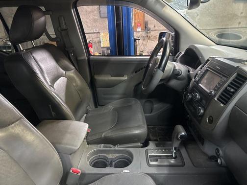 Magnetic Black Pearl 2019 Nissan Frontier SL
