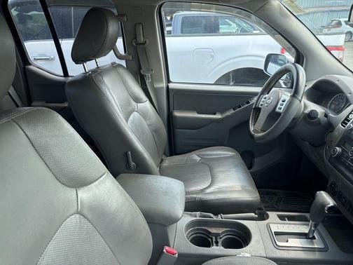 Magnetic Black Pearl 2019 Nissan Frontier SL