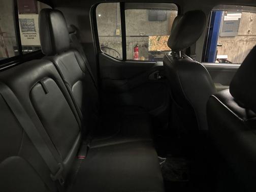 Magnetic Black Pearl 2019 Nissan Frontier SL