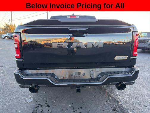 Diamond Black Crystal Pearlcoat 2026 RAM 1500 Big Horn/Lone Star