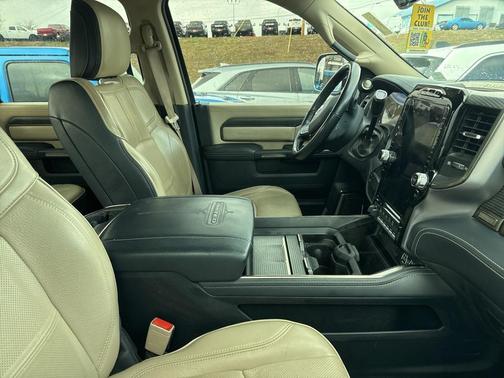 2022 RAM 2500 Limited Crew Cab 4x4 6'4' Box