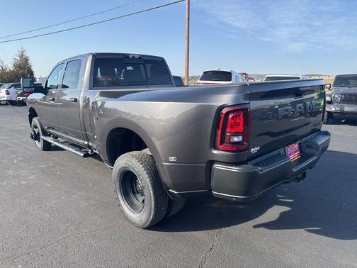 2026 RAM 3500 Tradesman Crew Cab 4x4 8' Box