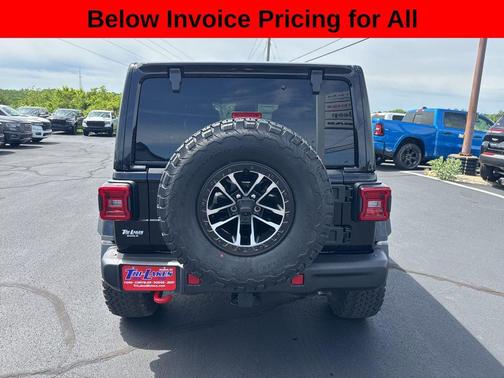 Black Clearcoat 2026 Jeep Wrangler Rubicon