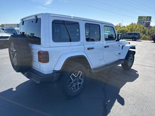 2026 Jeep Wrangler 4-Door Sahara 4x4