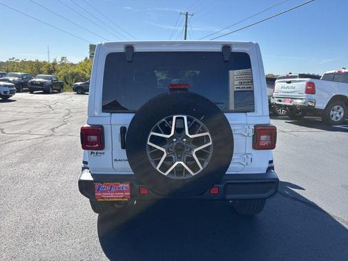 2026 Jeep Wrangler 4-Door Sahara 4x4