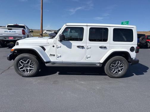 2026 Jeep Wrangler 4-Door Sahara 4x4