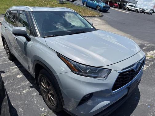 2022 Toyota Highlander Hybrid XLE