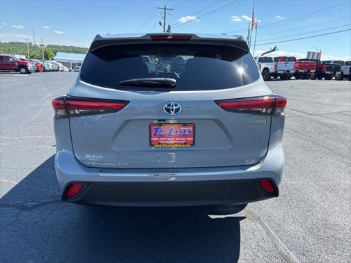 2022 Toyota Highlander Hybrid XLE