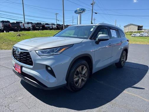 2022 Toyota Highlander Hybrid XLE