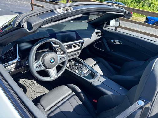 Alpine White 2024 BMW Z4 sDrive30i