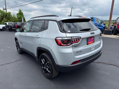 Silver Zynith Metallic Clearcoat 2026 Jeep Compass Sport