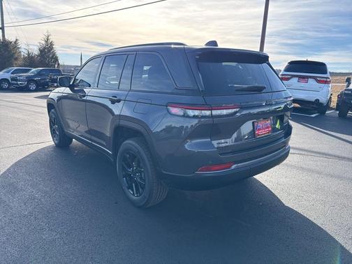 Baltic Gray Metallic Clearcoat 2026 Jeep Grand Cherokee Altitude